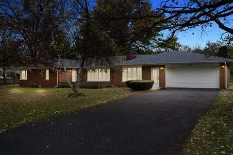 1339 Prosser Dr, Sycamore, IL 60178