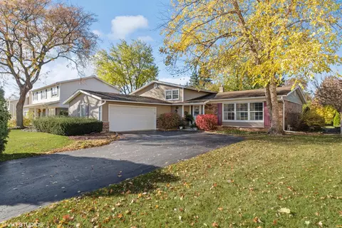 3010 N Kennicott Ave, Arlington Heights, IL 60004