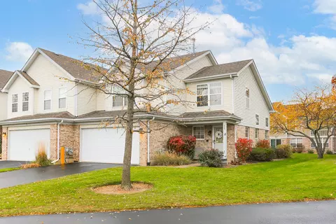 111 Hastings Ct #1314-4, Roselle, IL 60172