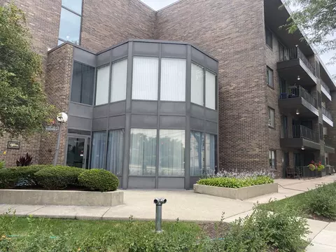 9200 Niles Center Rd #402, Skokie, IL 60076
