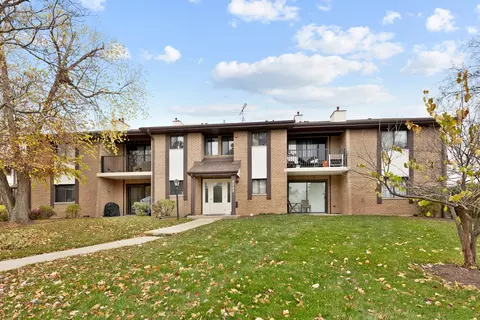 8202 Piers Dr #1306, Woodridge, IL 60517