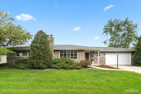2270 Country Knoll Ln, Elgin, IL 60123