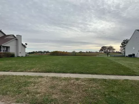 801 Pheasant Run Rd, Tuscola, IL 61953