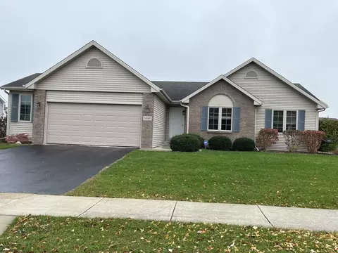 1680 Knights Ln, Rochelle, IL 61068