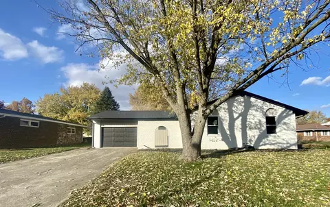 595 Pinecrest Pl, Rantoul, IL 61866