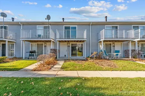 506 Meadow Green Ln, Round Lake Beach, IL 60073