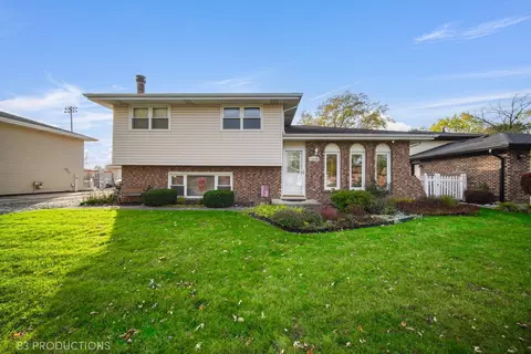 15548 Long Ave, Oak Forest, IL 60452