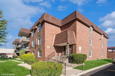 9450 Greenbriar Dr #2C2, Hickory Hills, IL 60457