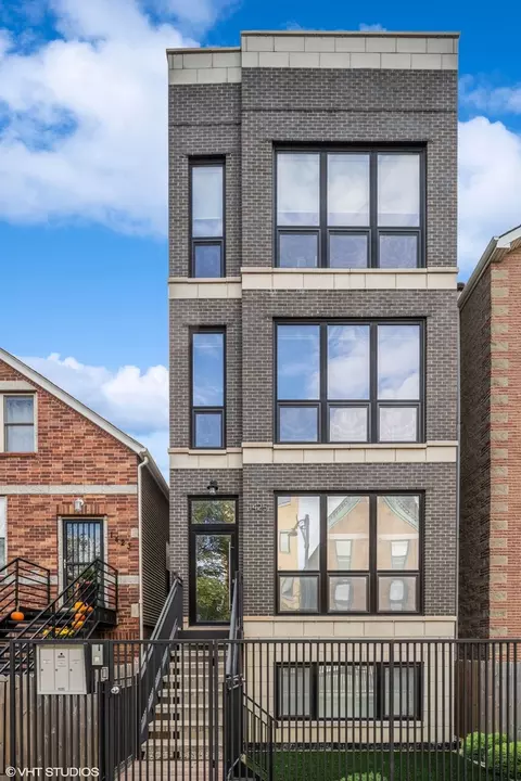 1425 W Walton St #3, Chicago, IL 60642