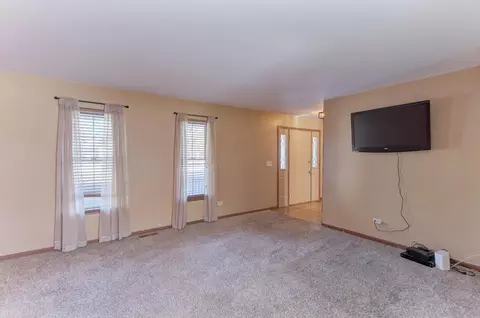 2304 Ashwood Dr, Plainfield, IL 60586 photo 9