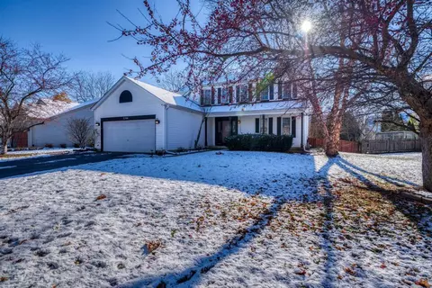 2304 Ashwood Dr, Plainfield, IL 60586 photo 2