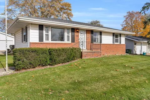 110 W State St, Mahomet, IL 61853