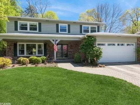 1112 Pinetree Ln, Libertyville, IL 60048