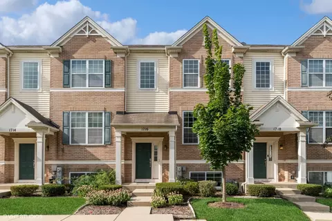 1716 Dogwood Ln, Hanover Park, IL 60133