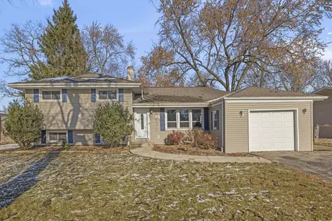 648 Maple Ave, Lisle, IL 60532