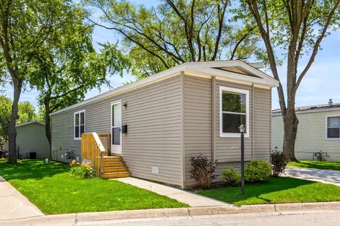 147 Parkwood Rd, Elgin, IL 60123