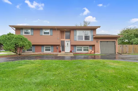 422 Aztec Dr, Carol Stream, IL 60188