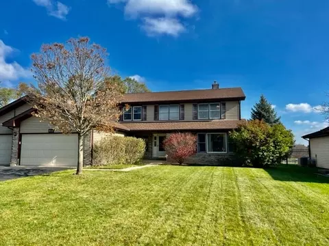 812 Kent Cir, Bartlett, IL 60103