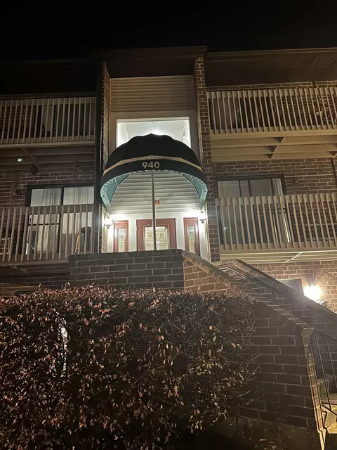 940 N Lakeside Dr #2C, Vernon Hills, IL 60061