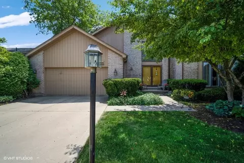 3555 Laburnum Ct, Northbrook, IL 60062