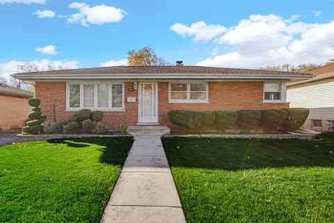 942 N Sumner St, Addison, IL 60101