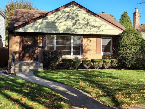 5232 Davis St, Skokie, IL 60077