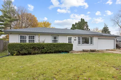 830 Cambridge Rd, South Elgin, IL 60177