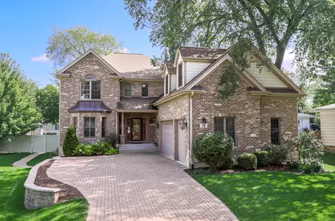 19 Westend Ave, Westmont, IL 60559