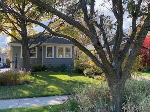 882 Burton Ave, Highland Park, IL 60035