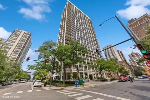 88 W Schiller St #1403L, Chicago, IL 60610
