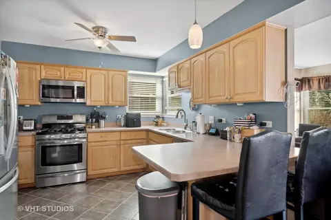 1198 Monarch Ln, Hoffman Estates, IL 60192 photo 8