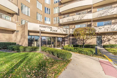 7201 N Lincoln Ave #202, Lincolnwood, IL 60712