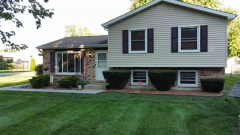6702 Rose Ave, Crystal Lake, IL 60014