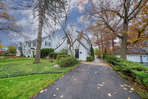 480 Woodlawn Ave, Glencoe, IL 60022