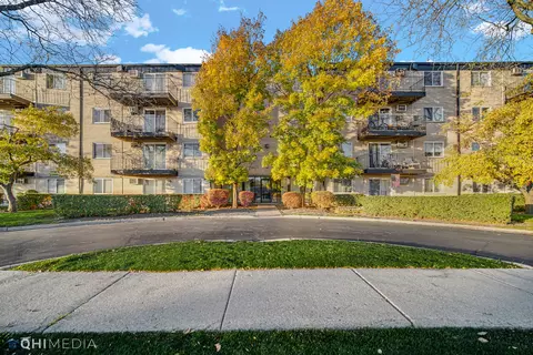 2424 E Oakton St #2D, Arlington Heights, IL 60004