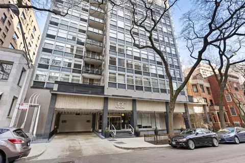 30 Elm St #11A, Chicago, IL 60610