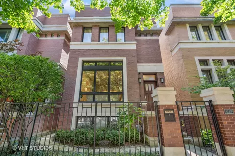 1717 W Wellington Ave, Chicago, IL 60657