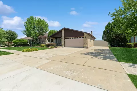 15523 Brianne Ln, Oak Forest, IL 60452 photo 2