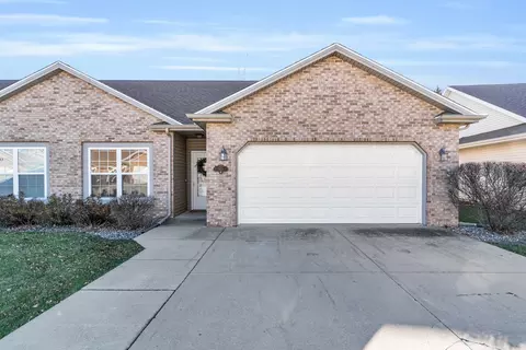 1921 S Prairie Winds Dr, Urbana, IL 61802