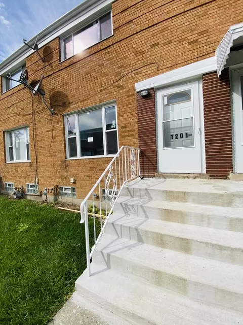 1201 S 17th Ave #C, Maywood, IL 60153