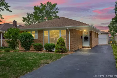 10060 S California Ave, Evergreen Park, IL 60805
