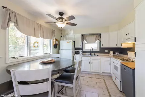 5755 Dover Rd, Oak Forest, IL 60452 photo 3