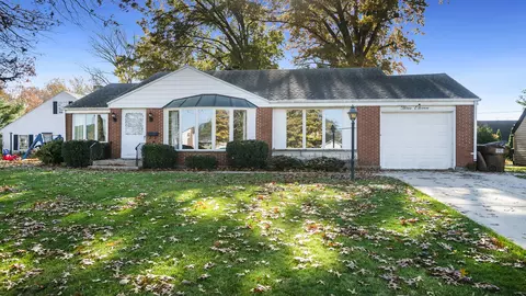 311 Sunset Ln, Mount Morris, IL 61054