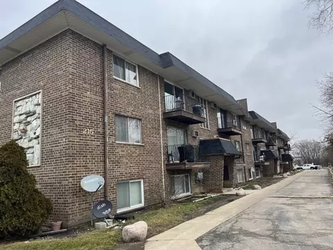 215 S Hale St #5B, Addison, IL 60101