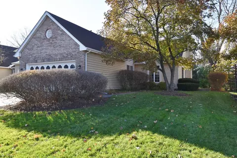 890 Gosselin Cir, Batavia, IL 60510