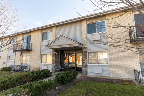 8812 Jody Ln #2E, Des Plaines, IL 60016