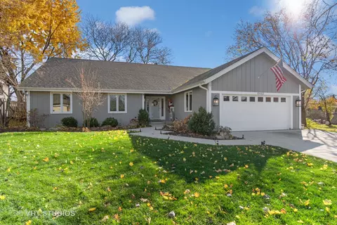 6443 Coach House Rd, Lisle, IL 60532