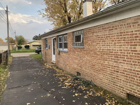 Undisclosed, Phoenix, IL 60426 photo 2