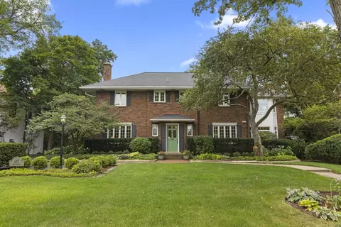571 Hill Ave, Glen Ellyn, IL 60137