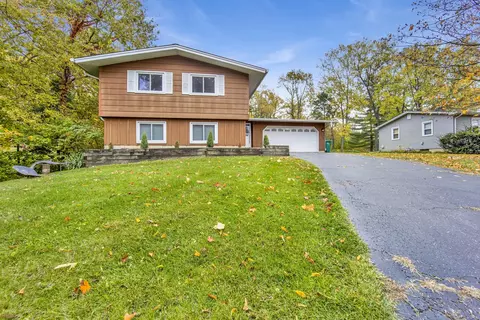 6 N365 Essex Ave, Saint Charles, IL 60174